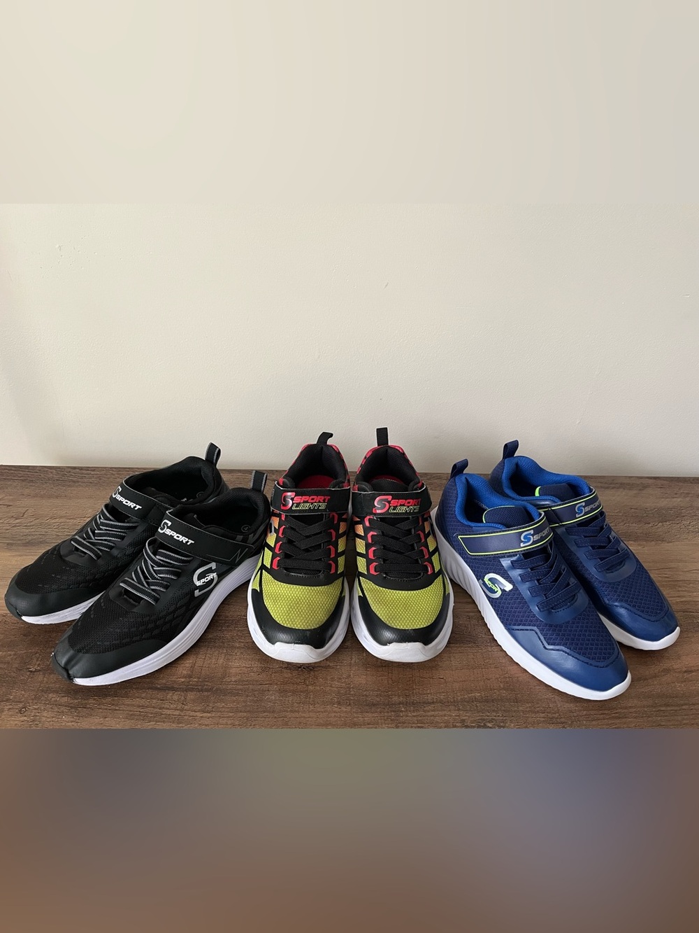 Boys Shoes Skechers Sneakers 3 Pair Bundle Size 4 - Picture 2 of 12